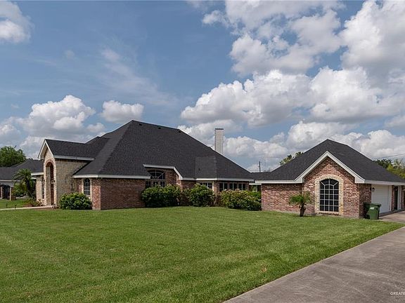 2nd image of 2613 Woodland Dr