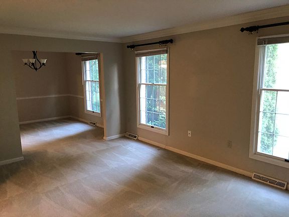 5th image of 260 Talsman Dr Unit 1