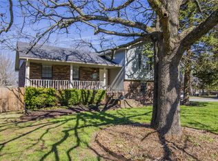 2349 E Oaks Dr, Fayetteville, AR 72704