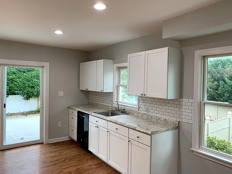 204 Marlborough Ave — Photo 2
