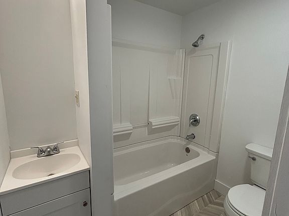 3rd image of 16 Edwards St