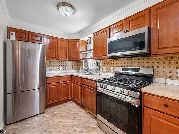 4th image of 4 Dandridge Dr