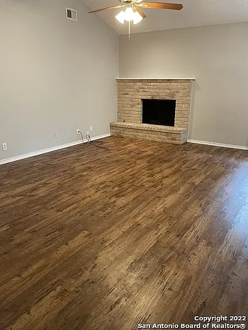 4 bed, 2.0 bath, 1387 sqft, $1,795 — Photo 2
