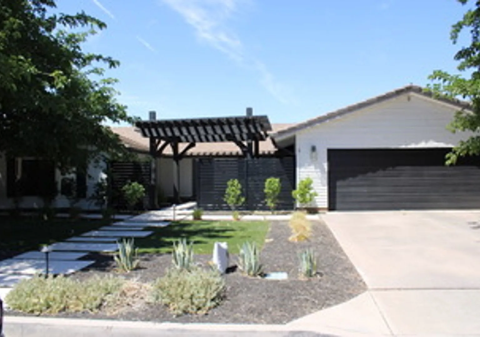 4 Bedroom Home in Bloomington-Pets Negotiables — Photo 3