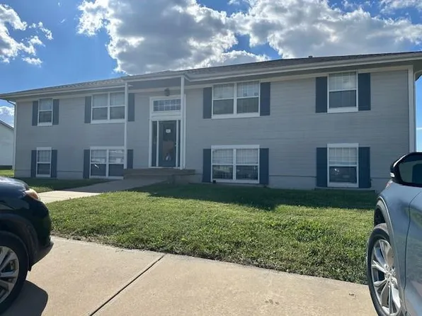 132 N Crest Dr, Raymore, MO 64083