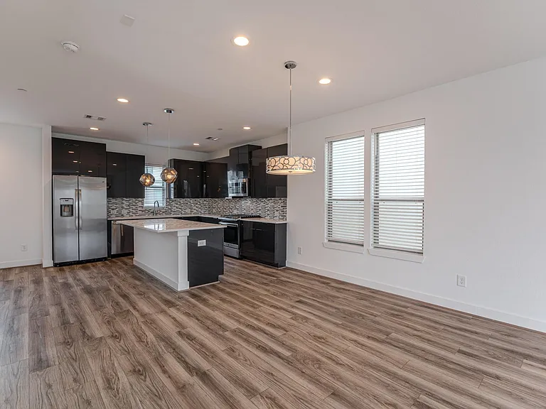 18736 B Centro Main St — Photo 10