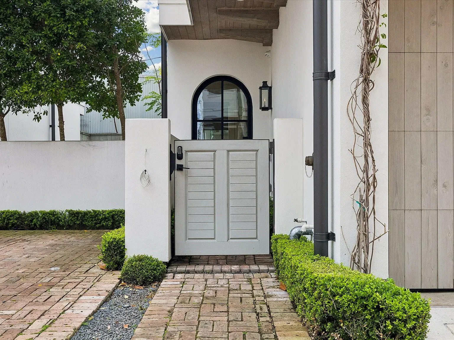 3 bed, 3.5 bath, 3661 sqft, $6,500 — Photo 4
