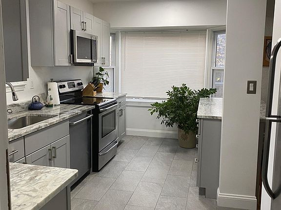 5th image of 517 W Farnum Ave