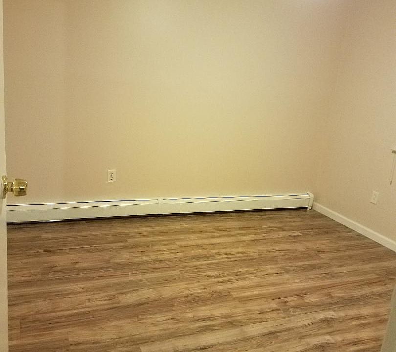 1st image of 5 Highland Ln