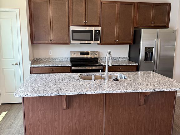 4th image of 420 Park Ave #28