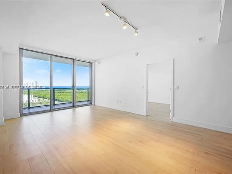 16385 Biscayne Blvd #3020 — Photo 6