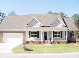 933 Satinwood Ln, Fayetteville, NC 28312