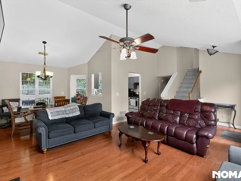 2226 Dresden Grn NW — Photo 4
