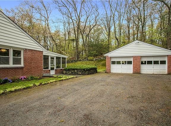 4th image of 47 Sunset Dr