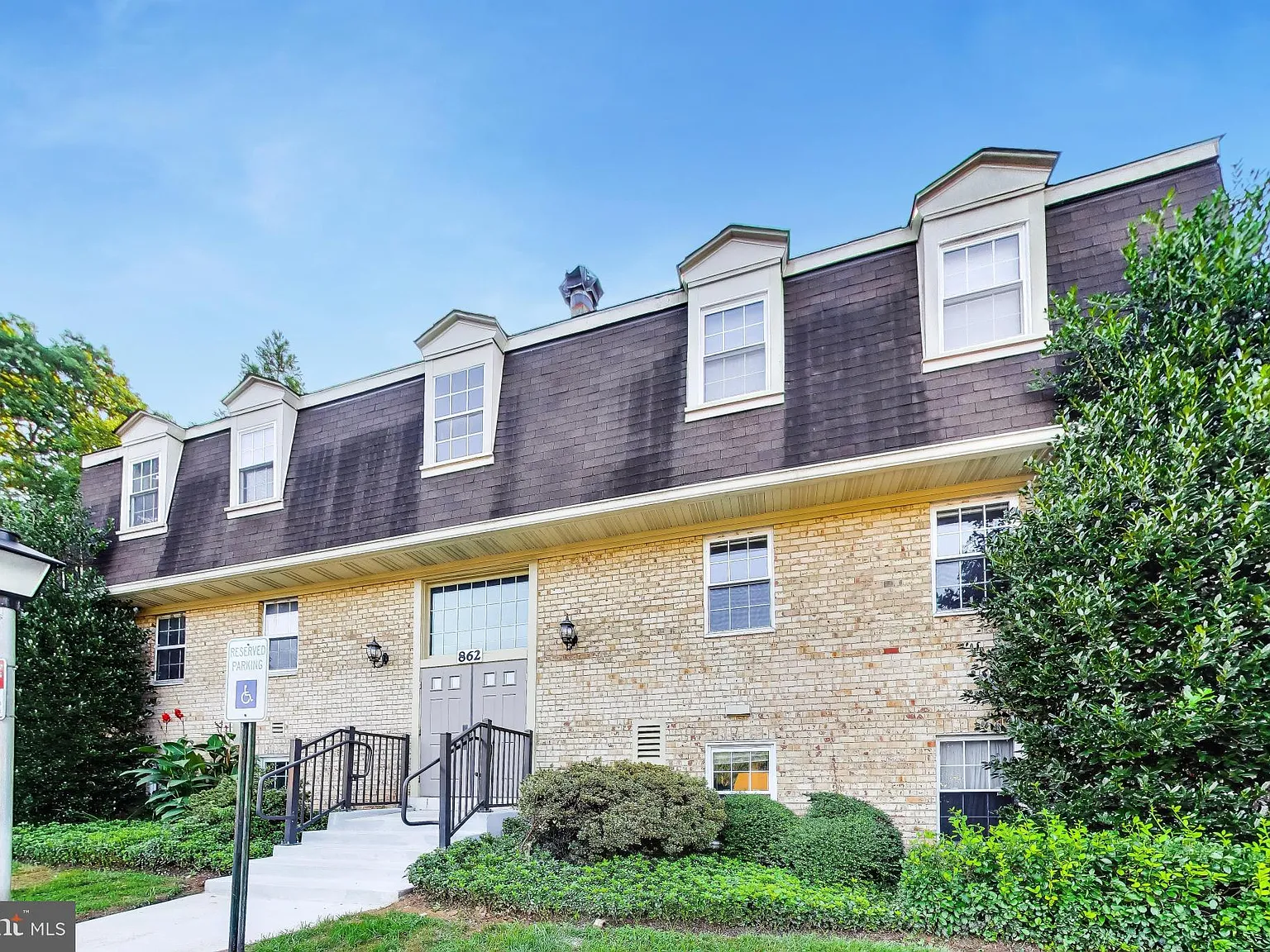 2 bed, 1.5 bath, 999 sqft, $2,000 — Photo 2