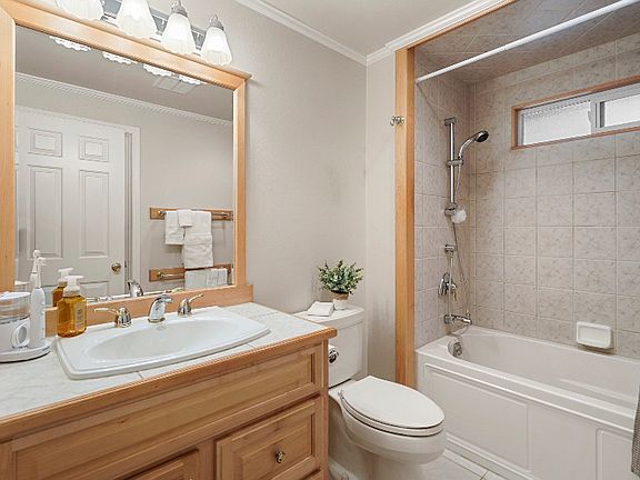 2nd image of 11624 NE 74th St
