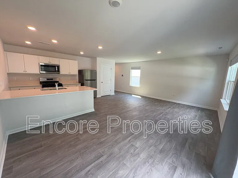 50 Sweet Meadow Rd — Photo 2
