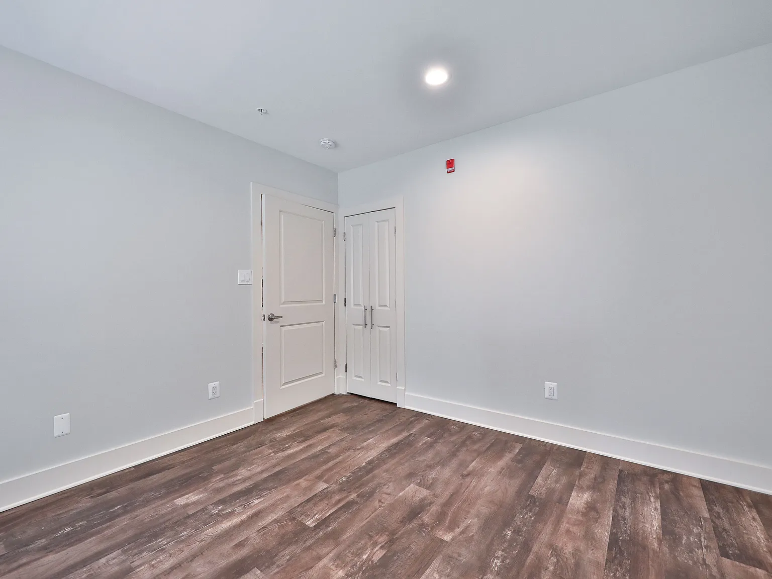 2 bed, 2050 sqft, $2,100 — Photo 4