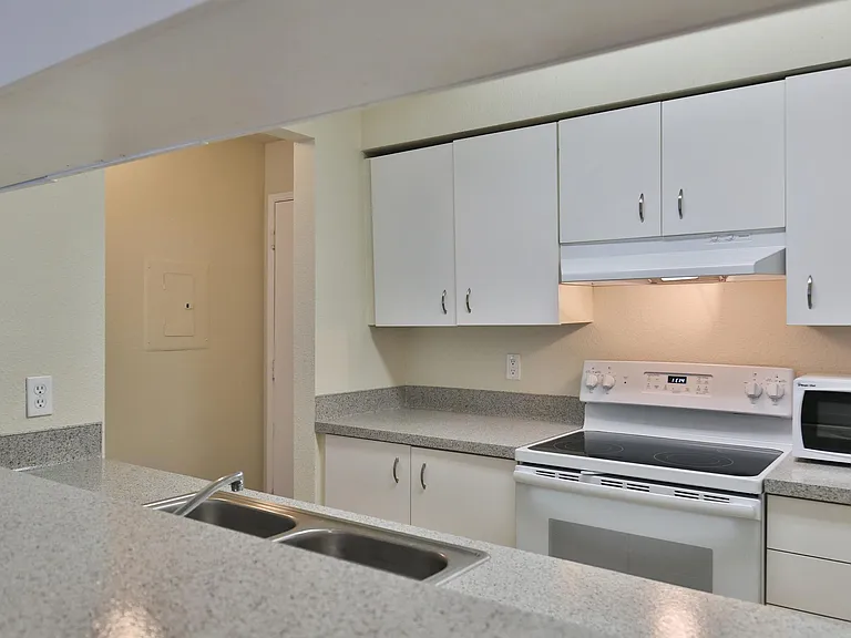 Charbonneau Apartments — Photo 24