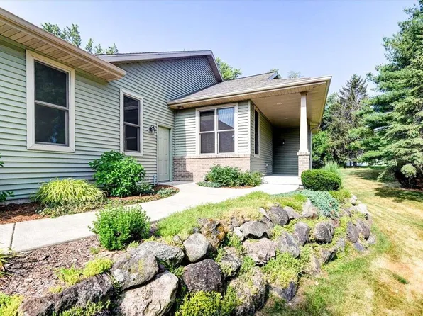 71 Berdella Court, Cross Plains, WI 53528