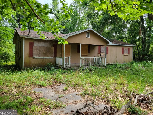 925 Annycliff St, Millen, GA 30442