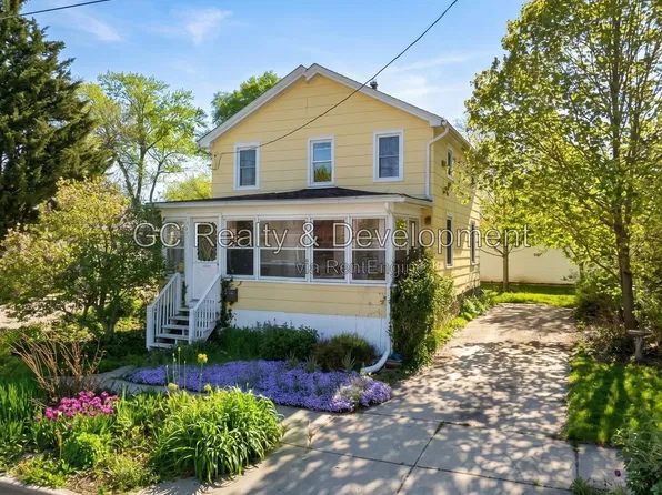 409 High St, Aurora, IL 60505