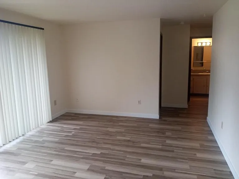 Windinbrook- North Seattle Spacious Studio — Photo 15