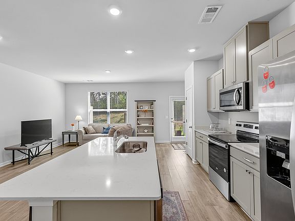 5th image of 257 Hazel Ln