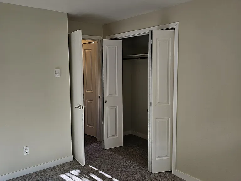 2701 S Walden St #5 — Photo 7