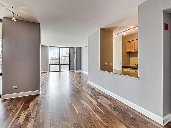 3rd image of 435 W Erie St Floor 9