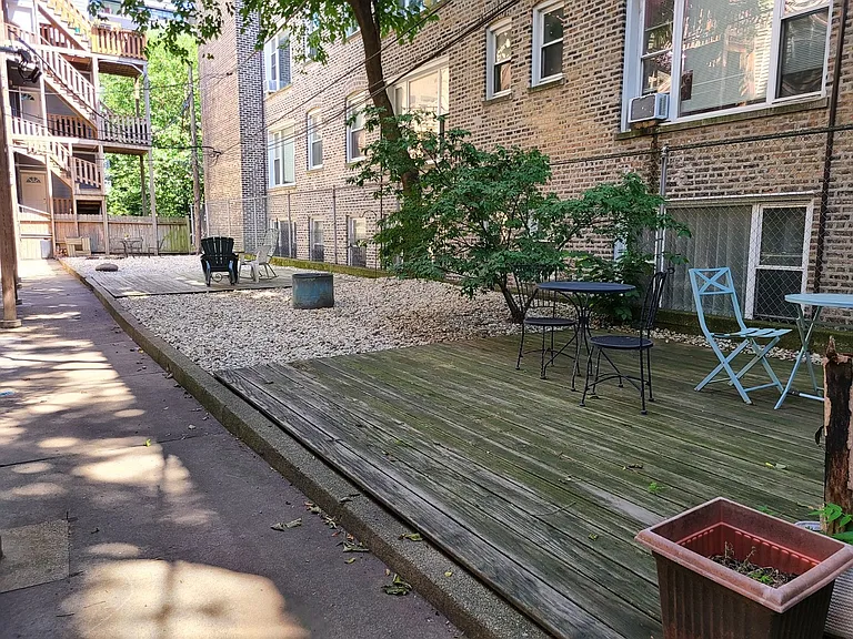 703 W Cornelia Ave #2R — Photo 9