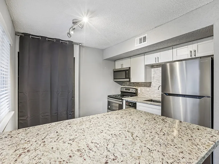 Lamar Place Apartments — Photo 67