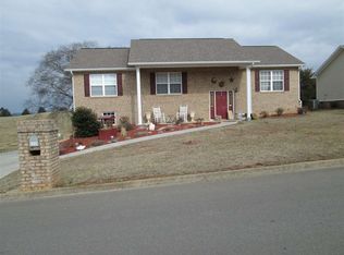 2073 Center Rd, Pigeon Forge, TN 37863