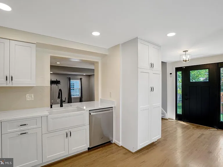 6063 Hydrangea Dr — Photo 8