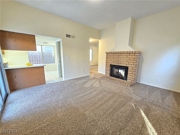 4th image of 1636 Lorna Dr