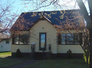 1024 Oak St, Negaunee, MI 49866