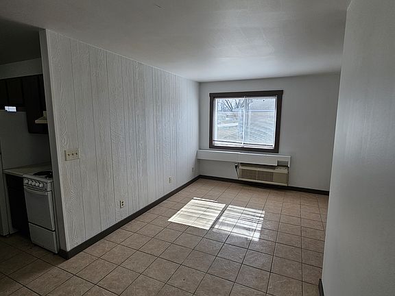2nd image of 1716 La Crescent St #82