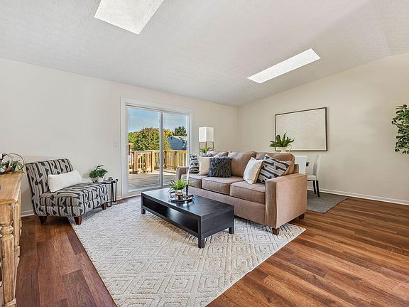 4th image of 6924 Groveton Way