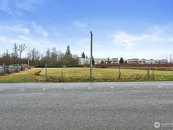 5th image of 2826 Center Road