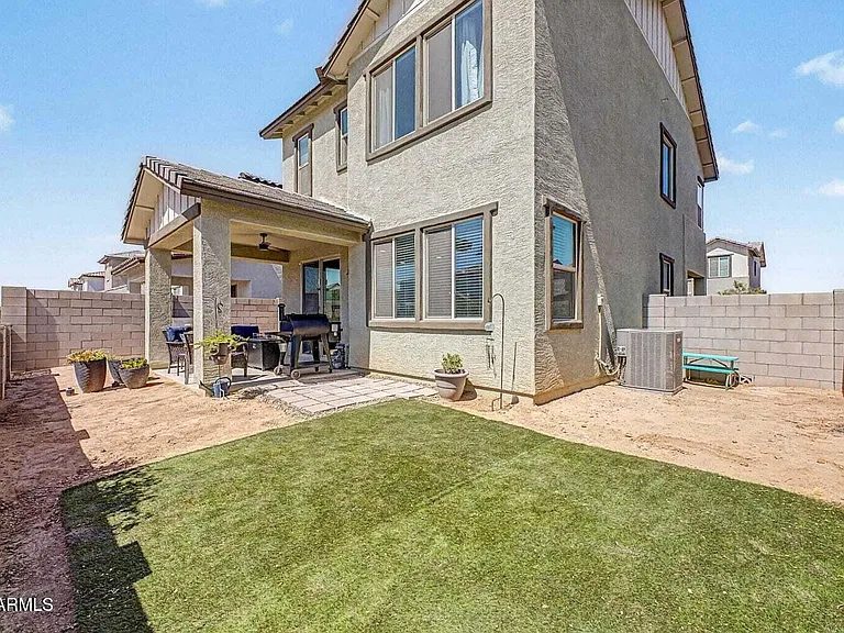 1033 S 150th Dr — Photo 25