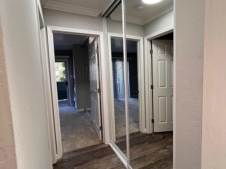 1029 El Camino Real #5 — Photo 4