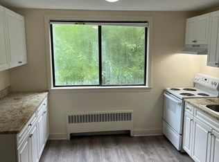 18 Frairy St APT 4, Medfield, MA 02052