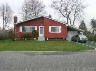 41 Thrush Dr, Brentwood, NY 11717