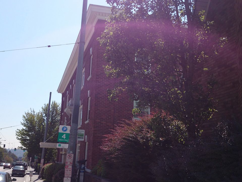 1st image of 4725 15th Ave NE APT 27
