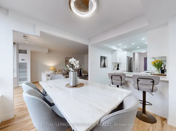 175 Cedar Ave #212, Richmond Hill, ON L4C 9V3