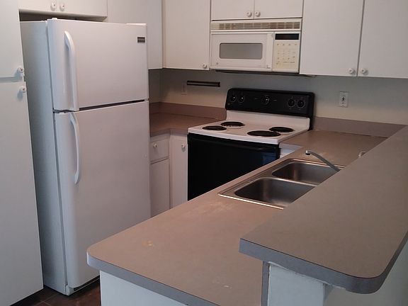 3rd image of 2841 Tropicana Blvd