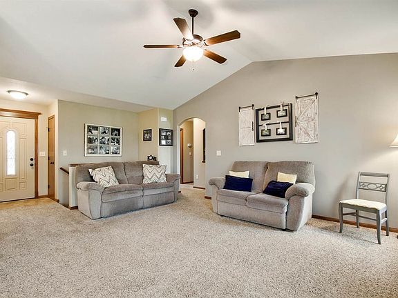 4th image of 132 W Harmony Ct