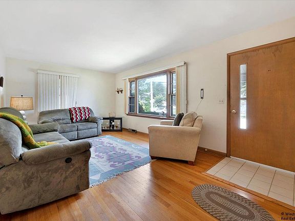 3rd image of 1437 Lawrence Ave