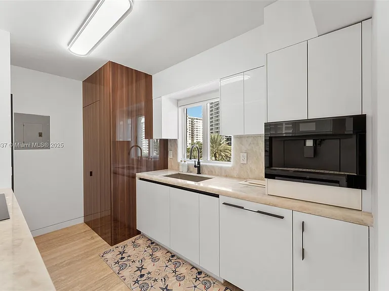 5900 Collins Ave #604 — Photo 18