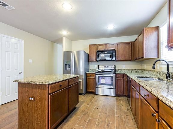 4th image of 508 Jennifer Dr